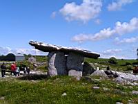 Irlande, Co Clare, The Burren, Poulnabrone Dolmen (02)